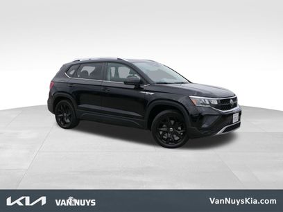 Used 2023 Volkswagen Taos SE w/ Panoramic Sunroof Package