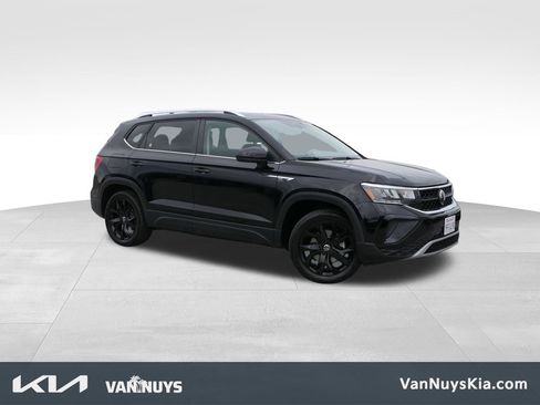 Used 2023 Volkswagen Taos SE w/ Panoramic Sunroof Package AWD/4WD image 1