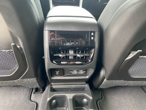 Used 2024 Jeep Grand Cherokee L Altitude AWD/4WD image 19