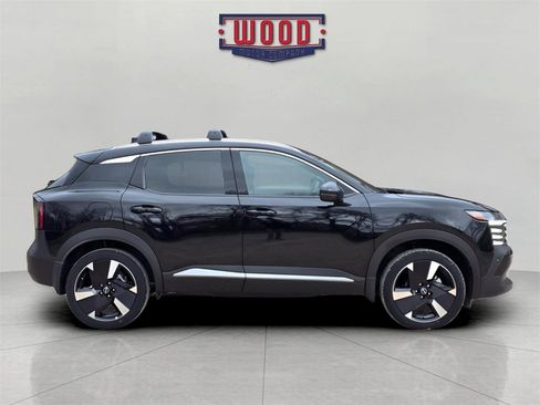 New 2026 Nissan Kicks SR w/ Cold Weather Package image 2