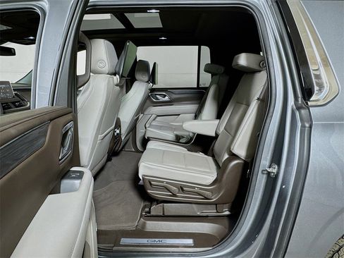 Used 2021 GMC Yukon XL SLT w/ SLT Premium Package image 24