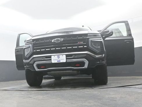 Used 2025 Chevrolet Suburban Z71 AWD/4WD image 31