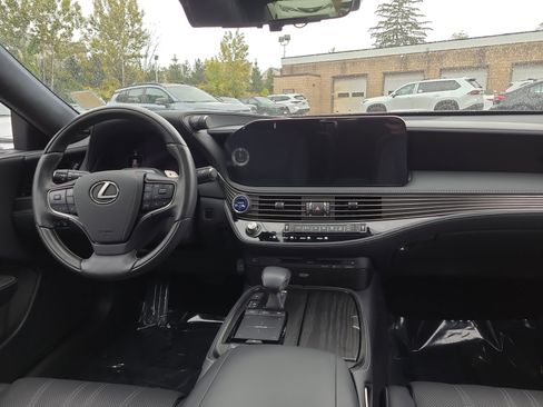 Used 2022 Lexus LS 500h AWD w/ Luxury Package image 19