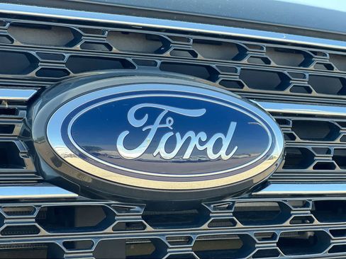 Used 2024 Ford Explorer XLT w/ Equipment Group 202A AWD/4WD image 13