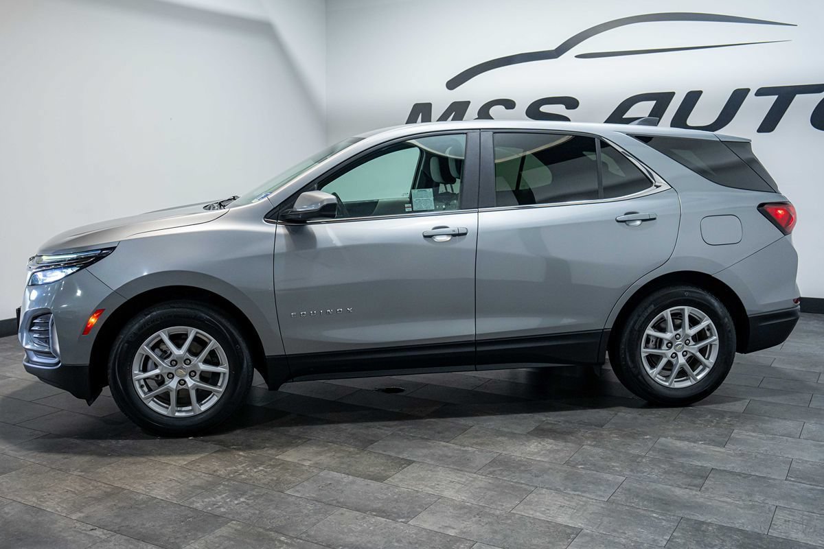 Used 2023 Chevrolet Equinox LT w/ Driver Convenience Package FWD image 3