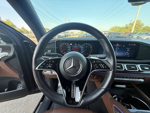 Used 2024 Mercedes-Benz GLS 450 4MATIC image 11