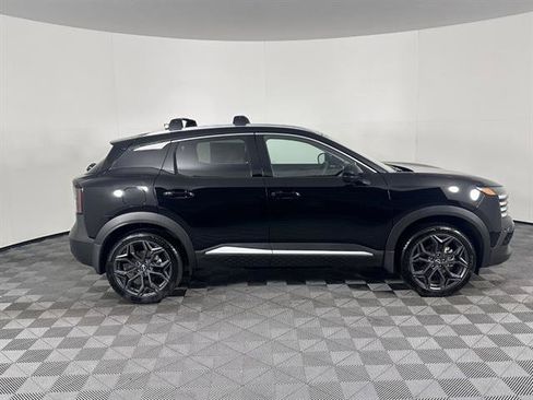 New 2025 Nissan Kicks SR w/ Illumination Package AWD/4WD image 2