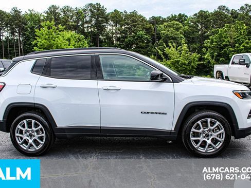 Used 2025 Jeep Compass Limited AWD/4WD image 8