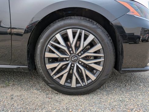 Certified 2024 Nissan Altima 2.5 SV FWD image 12