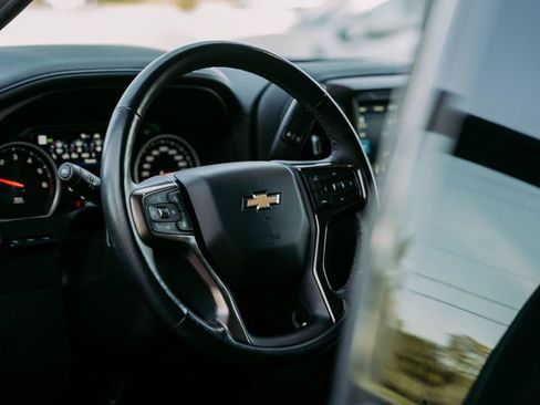 Used 2021 Chevrolet Silverado 1500 High Country w/ Technology Package image 18