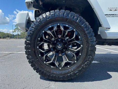 Used 2016 Jeep Wrangler Unlimited Sahara w/ Connectivity Group image 11