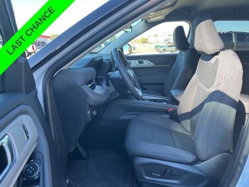 Used 2025 Ford Explorer Active image 15