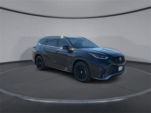 Certified 2024 Toyota Highlander XSE image 2