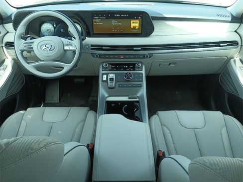 Used 2024 Hyundai Palisade Calligraphy image 2