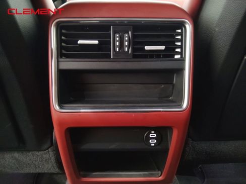 Used 2022 Porsche Cayenne S image 34