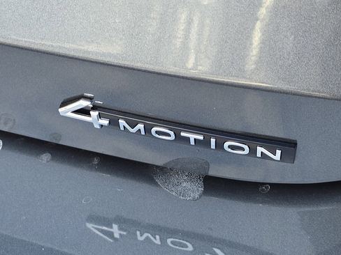 New 2026 Volkswagen Tiguan SE image 11