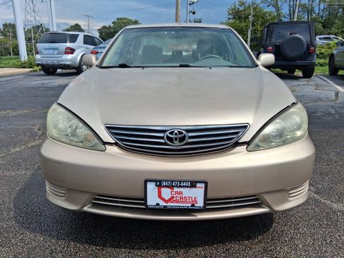 Used 2005 Toyota Camry LE FWD image 2