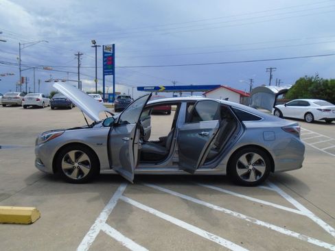 Used 2016 Hyundai Sonata Limited w/ Option Group 02 FWD image 25
