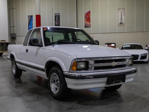 Used 1995 Chevrolet S10 Pickup LS RWD image 8