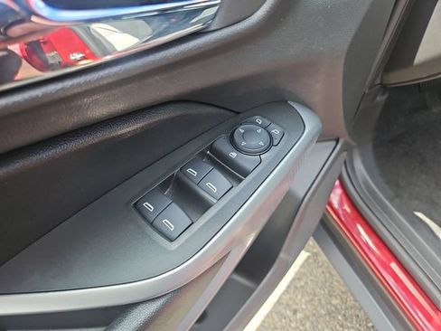 Used 2025 Chevrolet Trax RS FWD image 11
