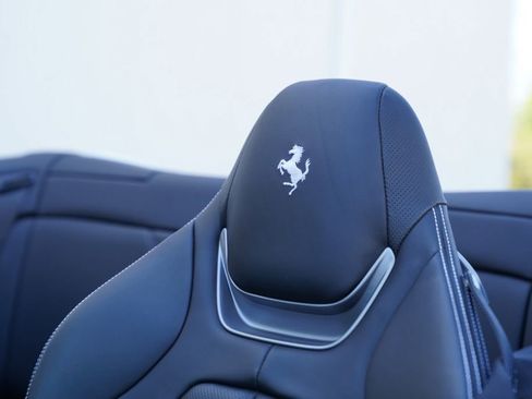 Used 2019 Ferrari Portofino RWD image 34