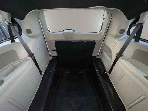 Used 2019 Dodge Grand Caravan SE FWD image 23