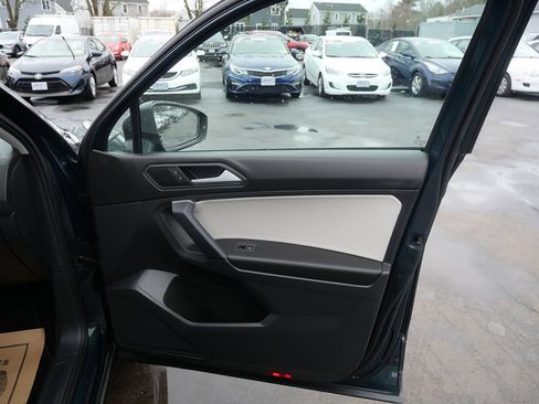 Used 2019 Volkswagen Tiguan SE image 16