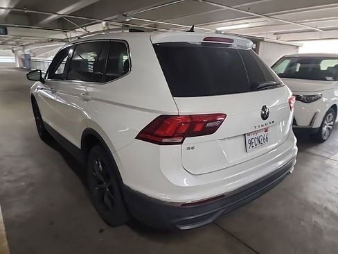 Used 2023 Volkswagen Tiguan SE image 3