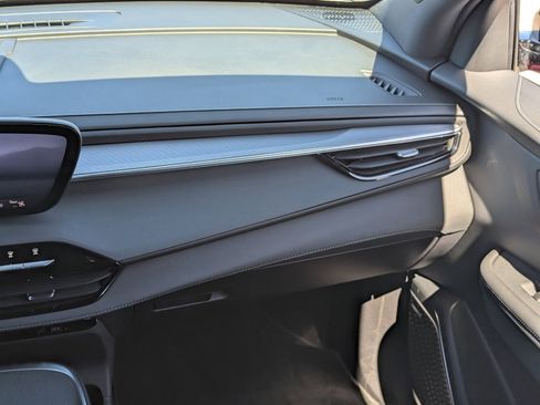 Used 2025 Buick Enclave Sport Touring image 18