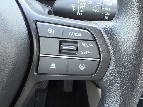 Used 2027 Honda HR-V LX image 18