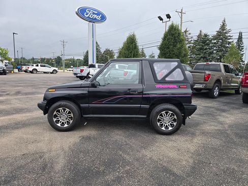 Used 1993 Geo Tracker 4WD 2-Door image 2
