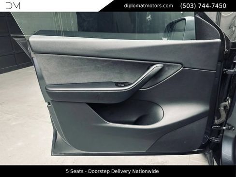 Used 2021 Tesla Model Y Long Range AWD/4WD image 24
