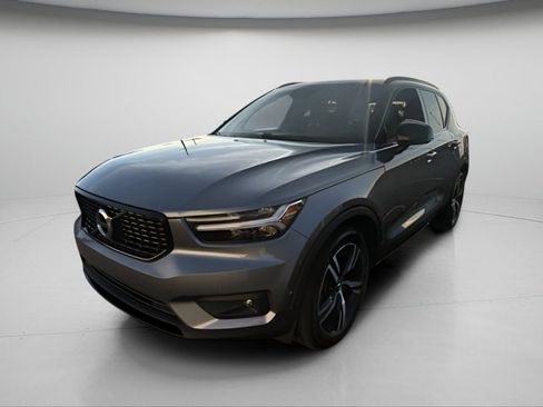 Used 2019 Volvo XC40 T5 R-Design AWD/4WD image 2