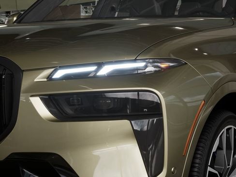 Used 2026 BMW X7 xDrive40i w/ M Sport Package image 34