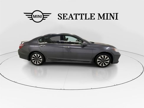 Used 2017 Honda Accord Touring image 12