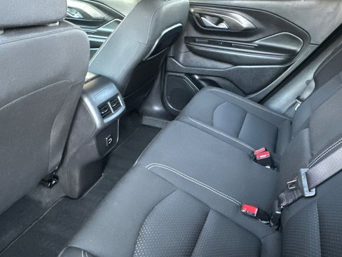 Used 2024 GMC Terrain SLE image 12