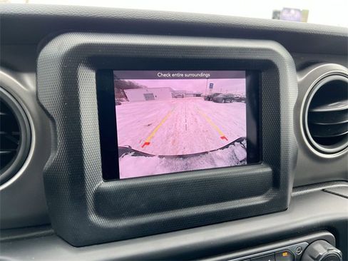 Used 2022 Jeep Gladiator Willys image 14