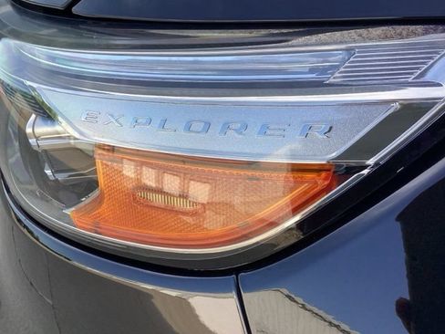 Used 2020 Ford Explorer XLT w/ Equipment Group 202A AWD/4WD image 6