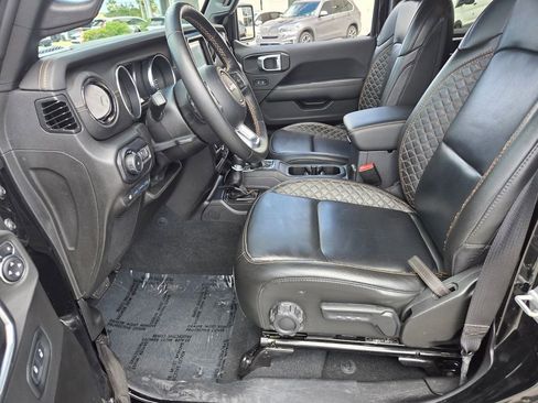 Used 2022 Jeep Wrangler Unlimited Sahara AWD/4WD image 9