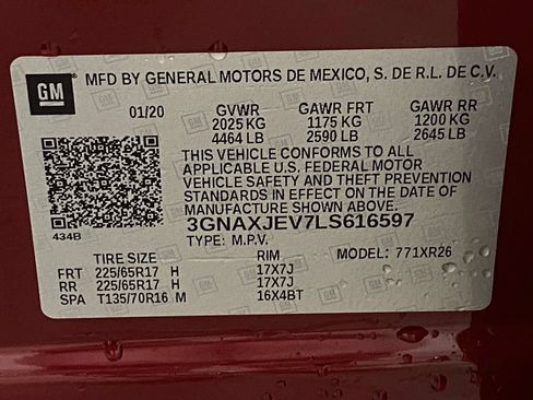 Used 2020 Chevrolet Equinox LT w/ LPO, Floor Liner Package FWD image 17