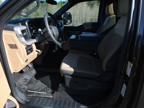 Used 2025 Ford F350 XLT image 12