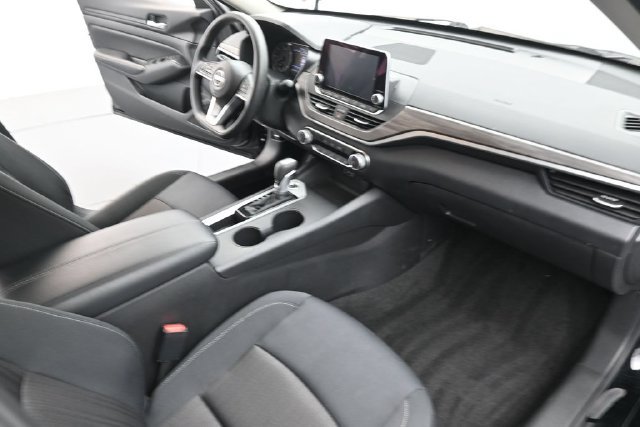 Used 2025 Nissan Altima 2.5 SV FWD image 28
