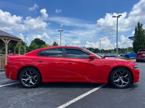 Used 2015 Dodge Charger SXT RWD image 5