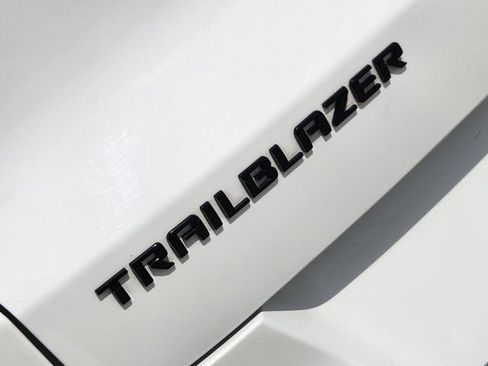 Used 2022 Chevrolet TrailBlazer RS FWD image 11