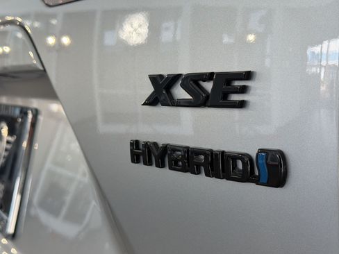 Used 2024 Toyota Corolla Cross AWD Hybrid w/ Convenience Package image 36