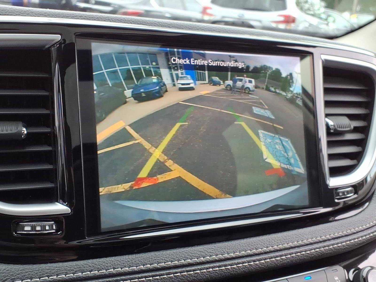 Used 2023 Chrysler Pacifica Limited FWD image 18