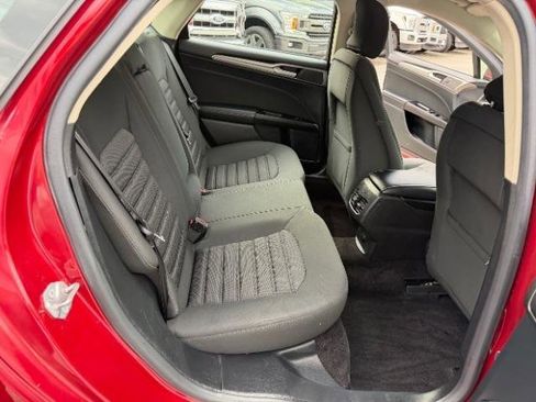 Used 2017 Ford Fusion SE image 32