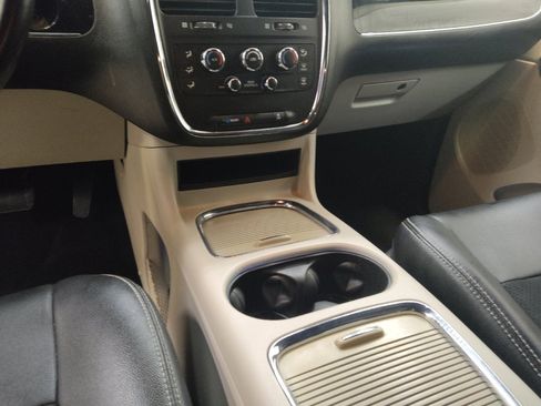 Used 2019 Dodge Grand Caravan SXT FWD image 26