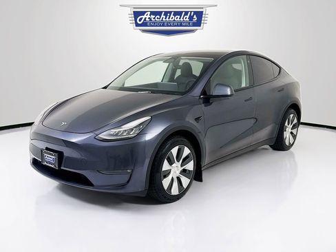 Used 2022 Tesla Model Y Long Range image 3