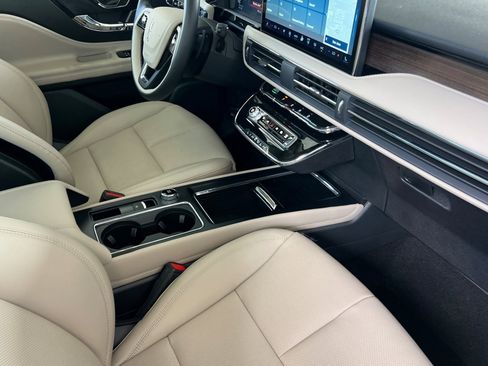 New 2025 Lincoln Corsair Reserve w/ Jet Appearance Package image 14